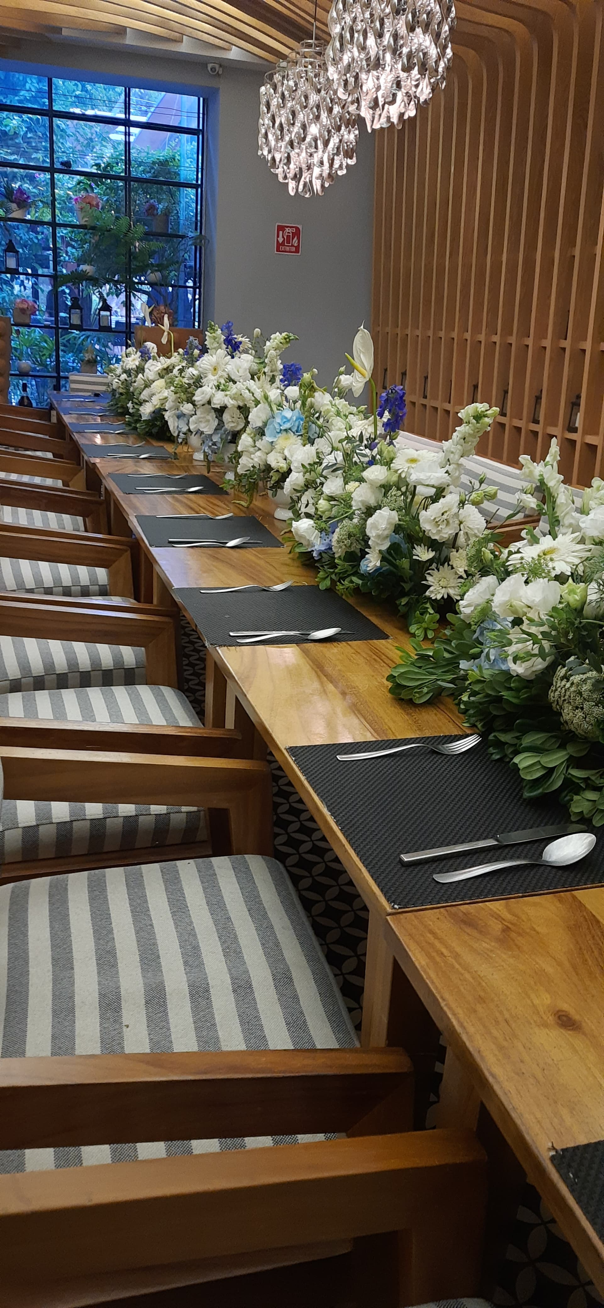 Decoración floral para evento corporativo